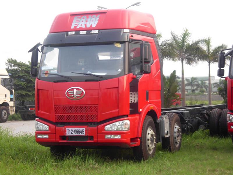 Giá xe tải thùng FAW J6 6x2 180hp